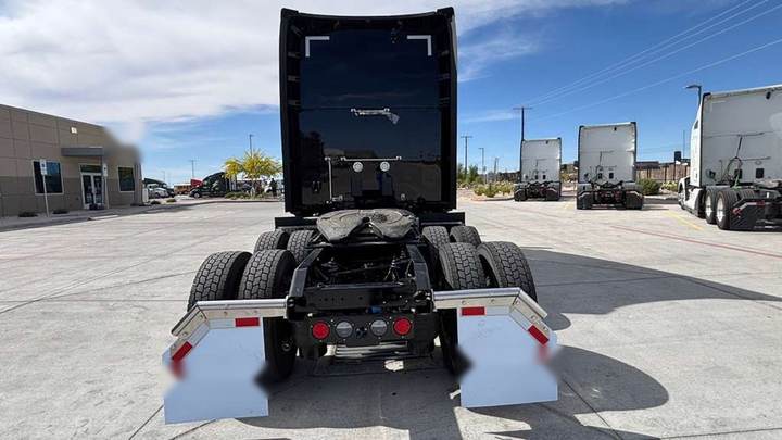 2027 Kenworth T680 76" Raised Roof Sleeper, exterior photo 3