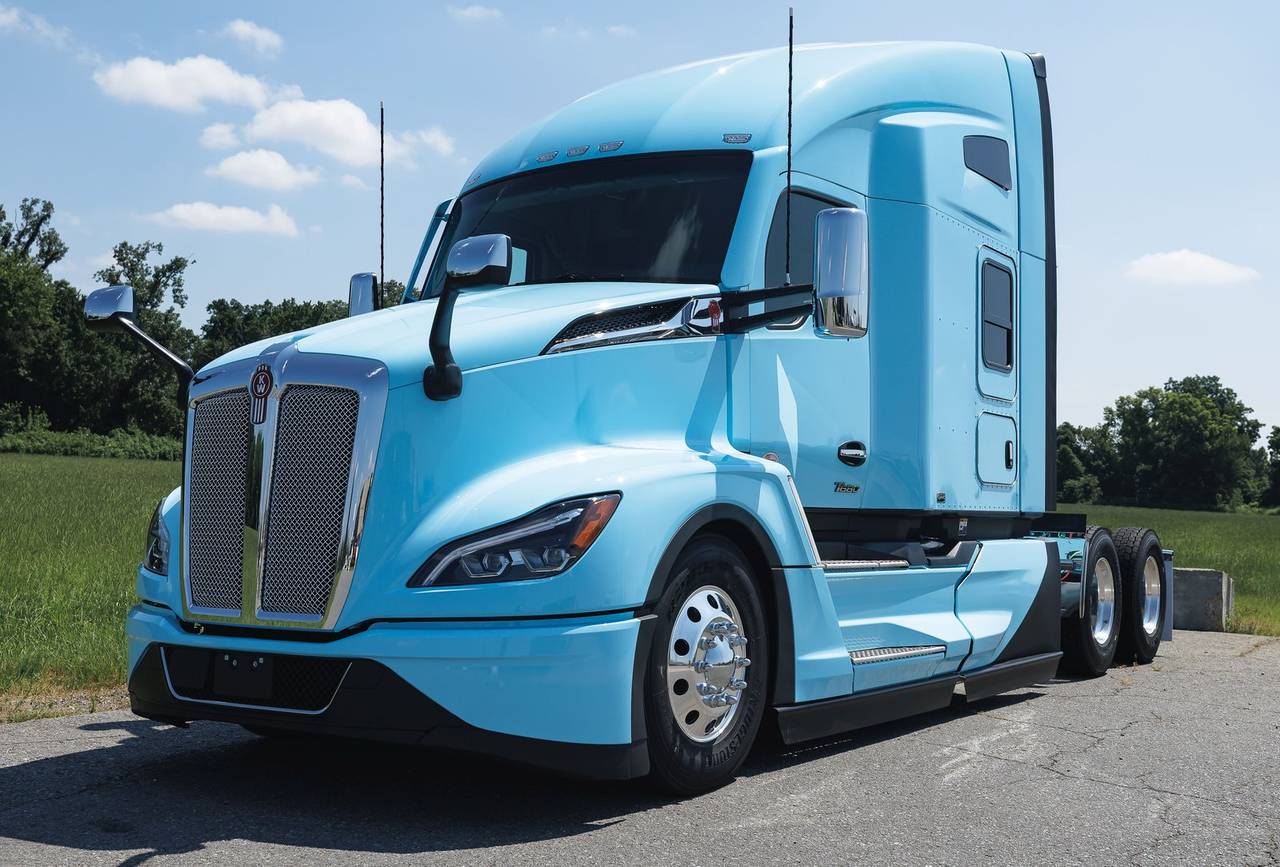 2027 Kenworth T680 76" Raised Roof Sleeper, exterior photo 1