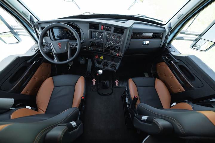 2027 Kenworth T680 76" Raised Roof Sleeper, interior photo 3