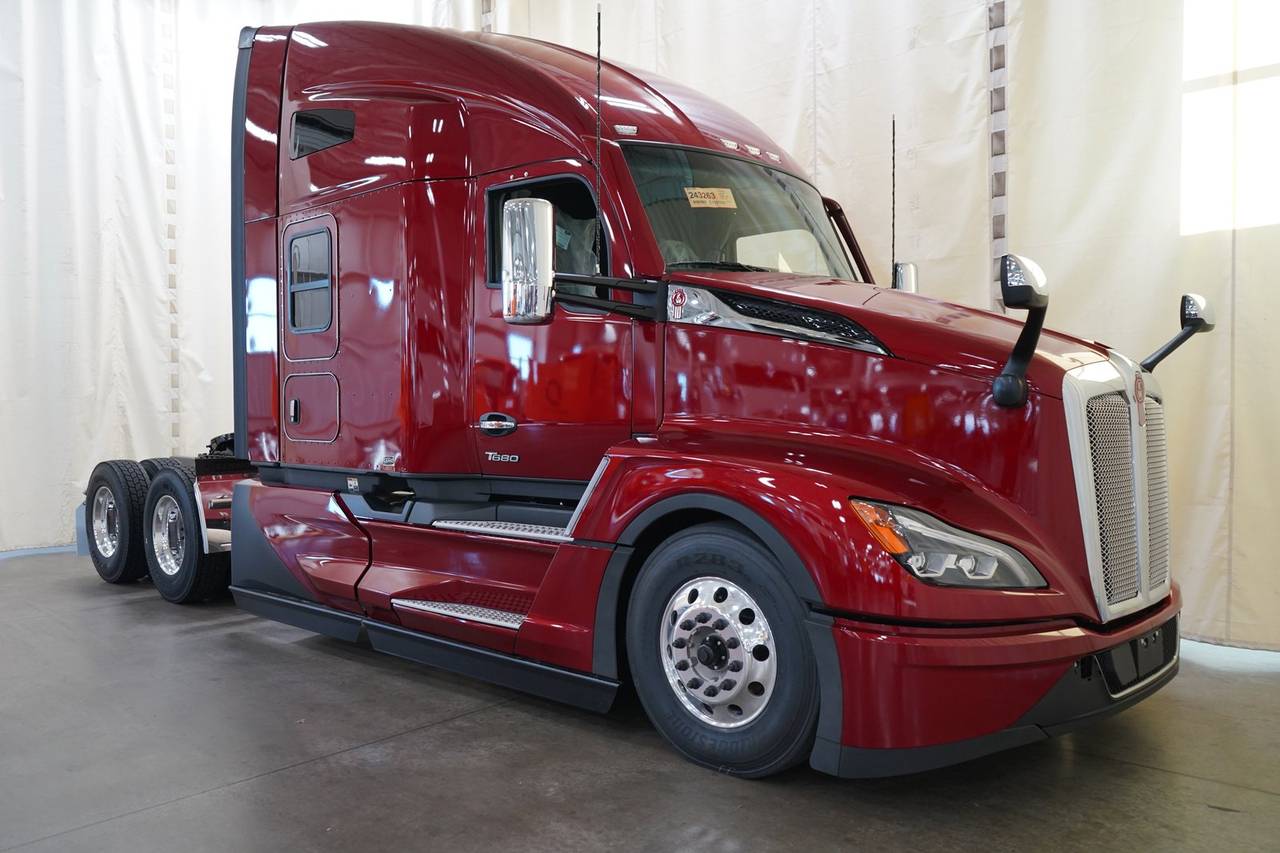 2027 Kenworth T680 76" Raised Roof Sleeper, exterior photo 1