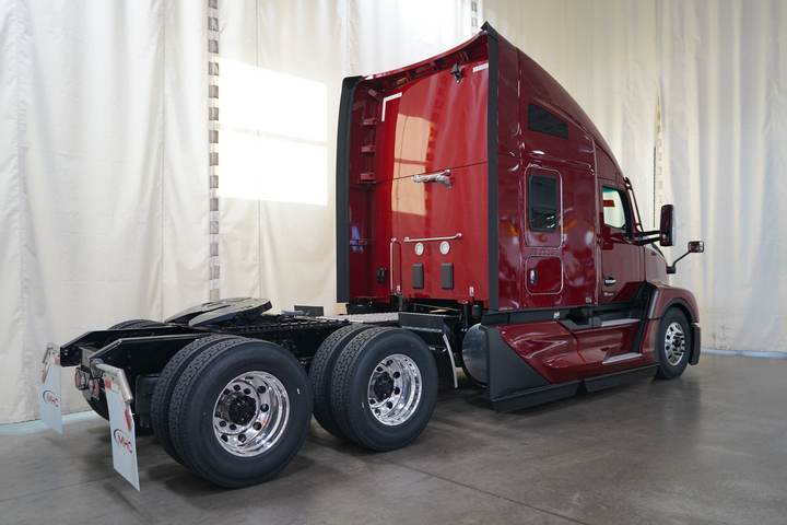 2027 Kenworth T680 76" Raised Roof Sleeper, exterior photo 2