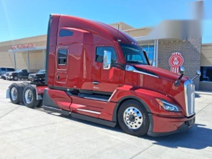 2027 Kenworth T680 76" Raised Roof Sleeper, exterior photo 1