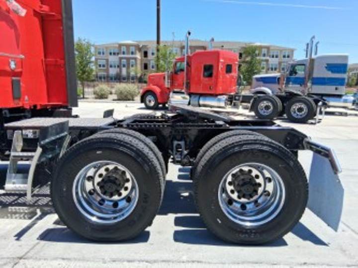 2027 Kenworth T680 76" Raised Roof Sleeper, exterior photo 3