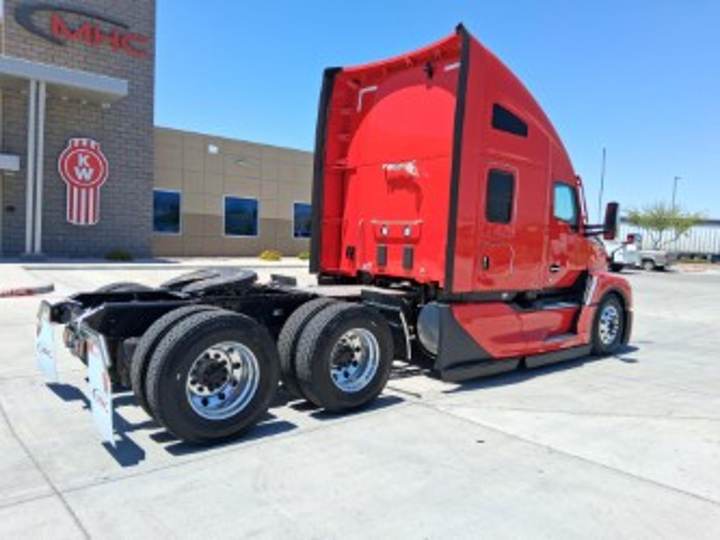 2027 Kenworth T680 76" Raised Roof Sleeper, exterior photo 6