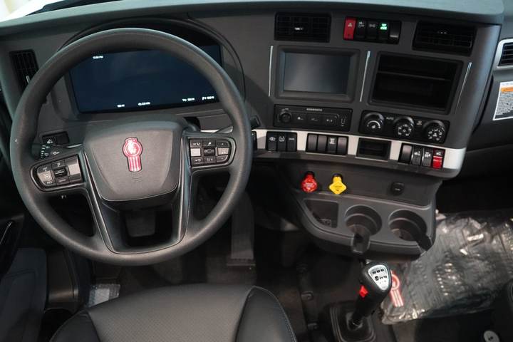 2027 Kenworth T680 76" Raised Roof Sleeper, interior photo 4