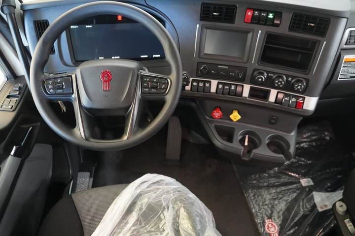 2027 Kenworth T680 76" Raised Roof Sleeper, interior photo 4