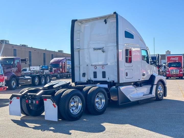 2027 Kenworth T680 76" Raised Roof Sleeper, exterior photo 3