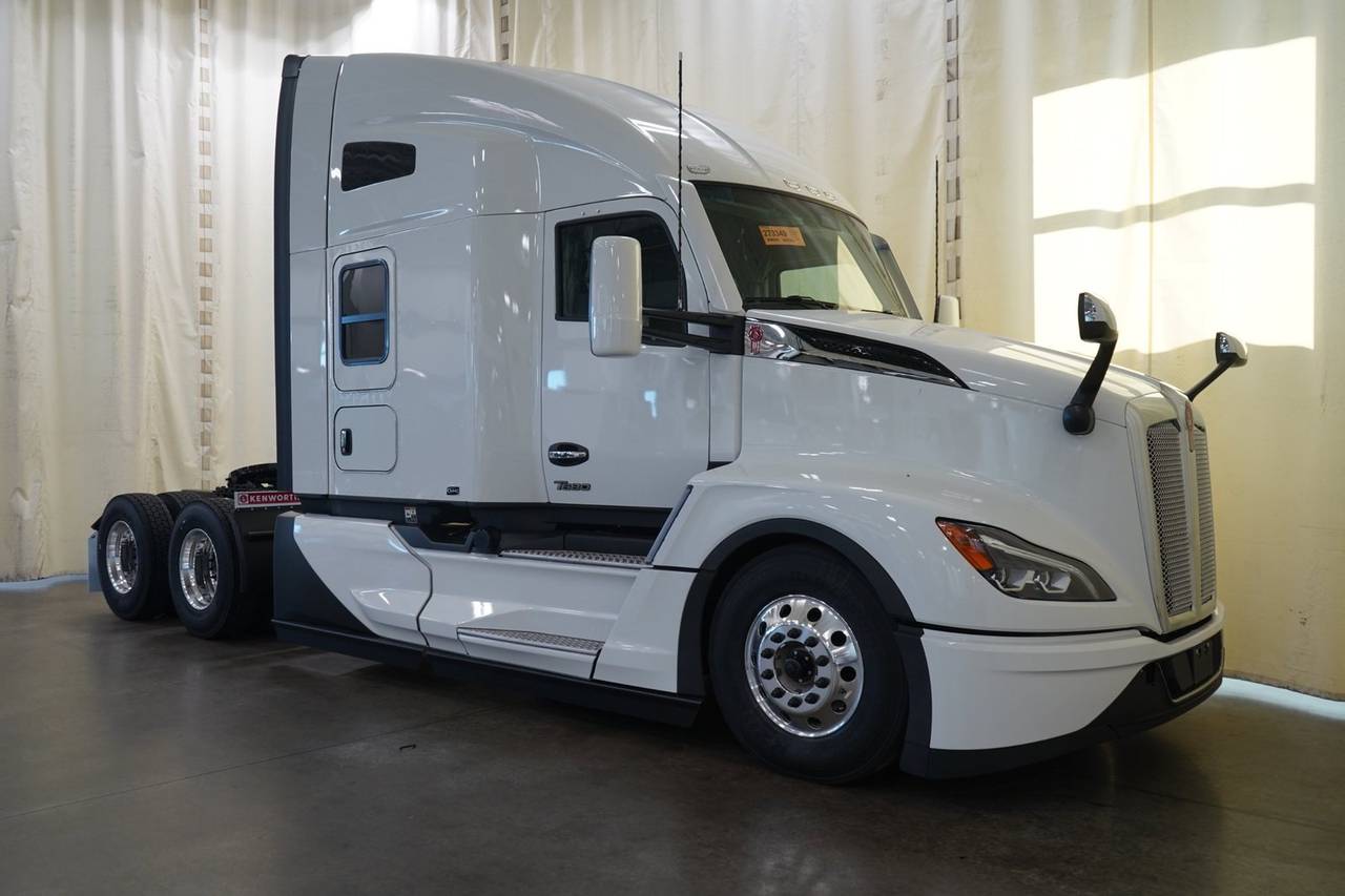 2027 Kenworth T680 76" Raised Roof Sleeper, exterior photo 1