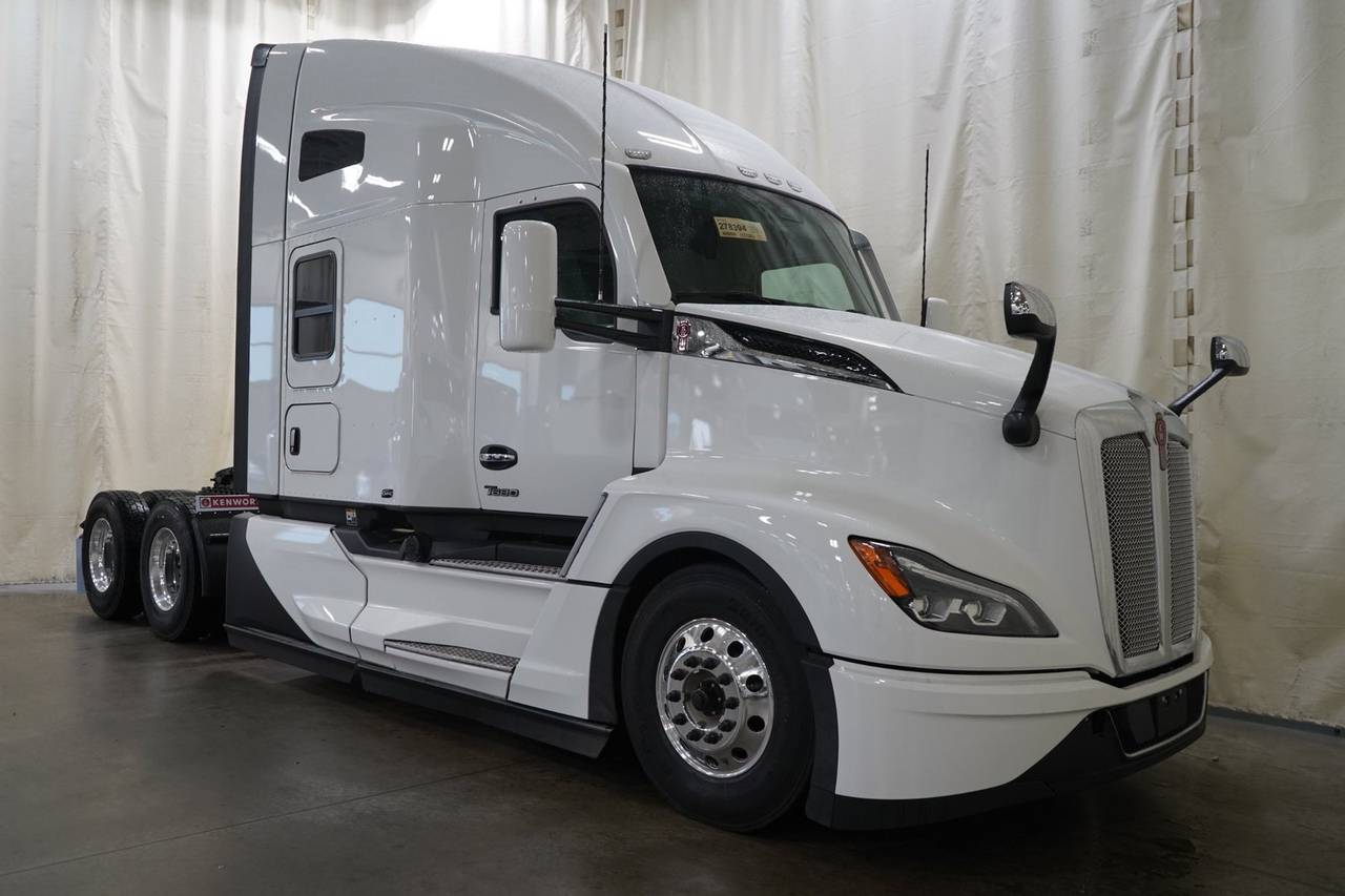 2027 Kenworth T680 76" Raised Roof Sleeper, exterior photo 1