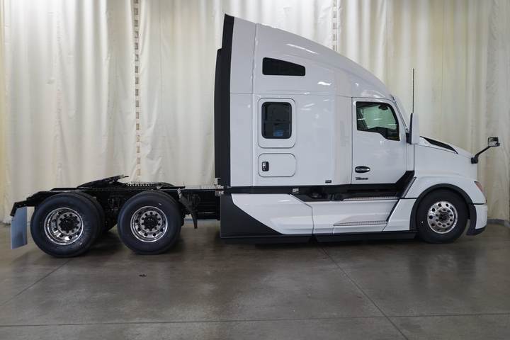 2027 Kenworth T680 76" Raised Roof Sleeper, exterior photo 2