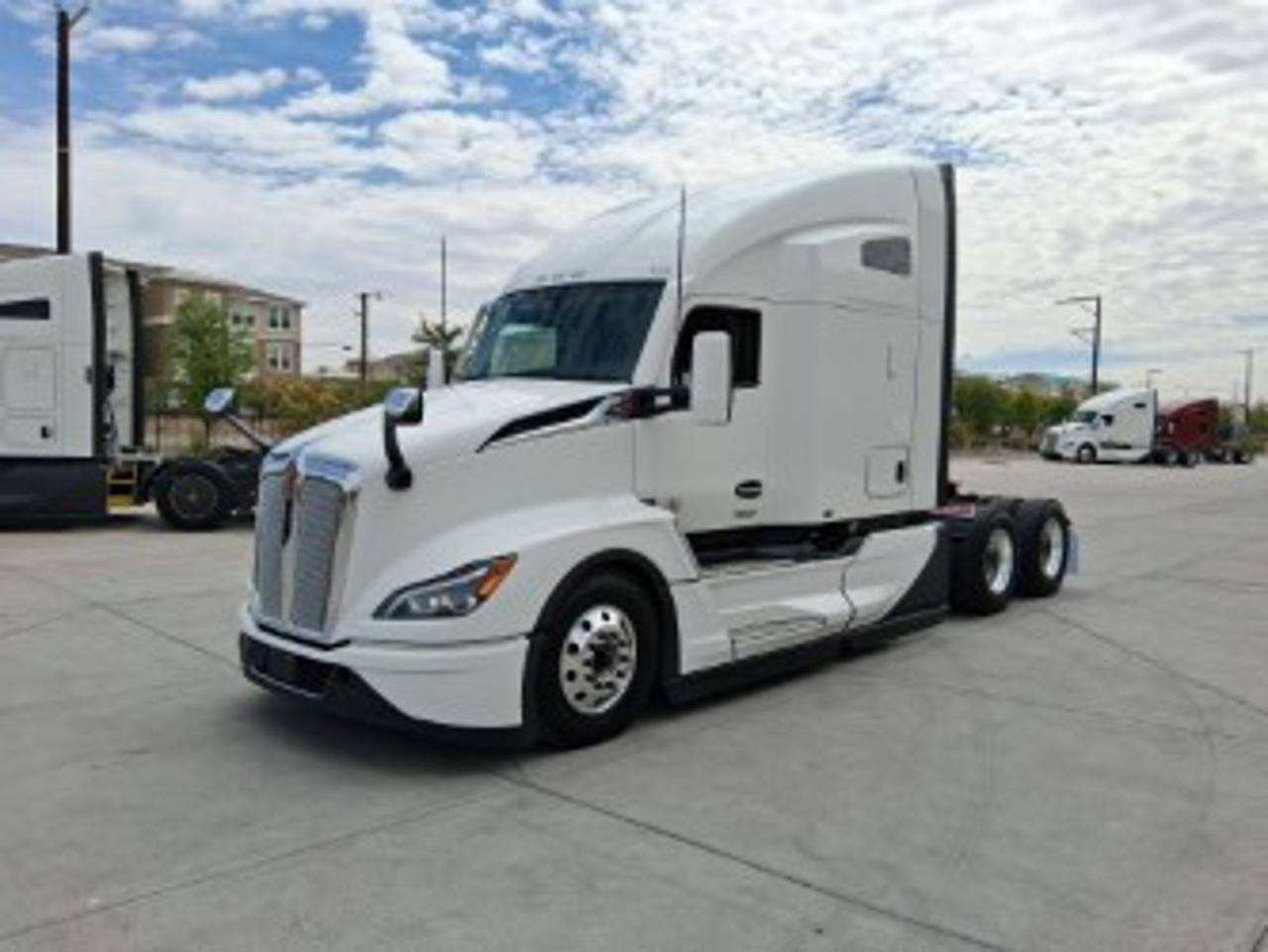 2027 Kenworth T680 76" Raised Roof Sleeper, exterior photo 2