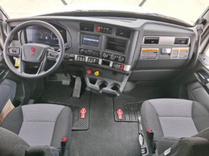 2027 Kenworth T680 76" Raised Roof Sleeper, interior photo 7