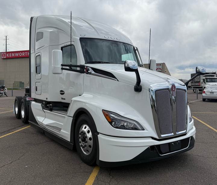 2027 Kenworth T680 76" Raised Roof Sleeper, exterior photo 1