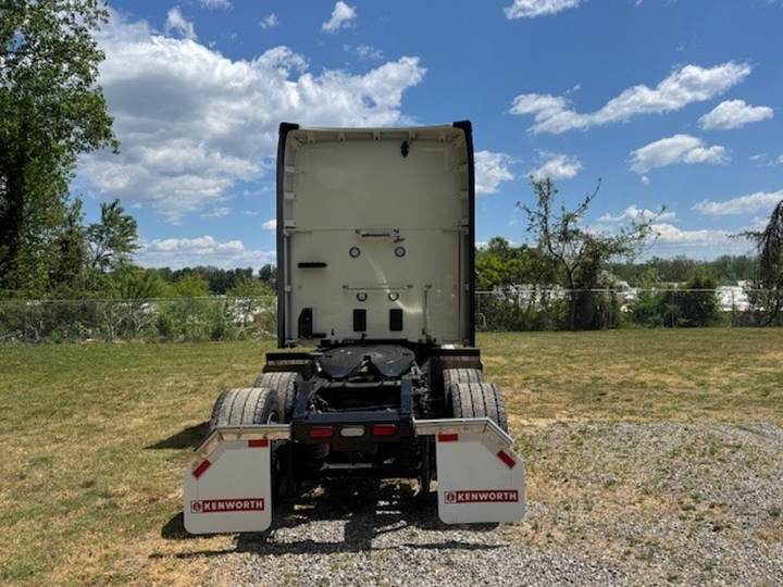 2027 Kenworth T680 76" Raised Roof Sleeper, exterior photo 3