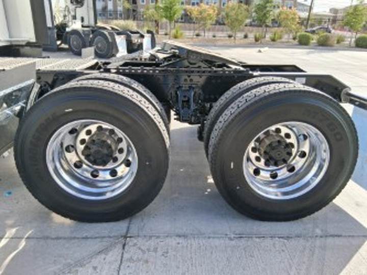 2027 Kenworth T680 76" Raised Roof Sleeper, exterior photo 3