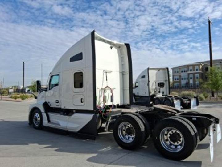2027 Kenworth T680 76" Raised Roof Sleeper, exterior photo 6