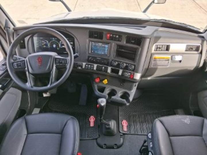 2027 Kenworth T680 76" Raised Roof Sleeper, interior photo 7