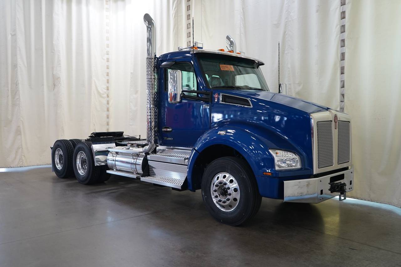 2027 Kenworth T880 Day Cab, exterior photo 1