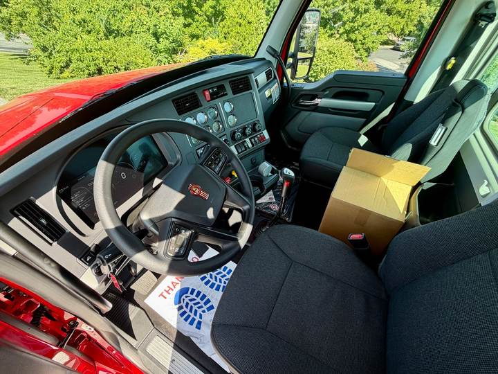 2027 Kenworth T880 Day Cab, interior photo 7