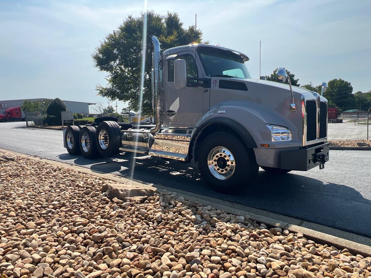2027 Kenworth T880 Day Cab, exterior photo 1