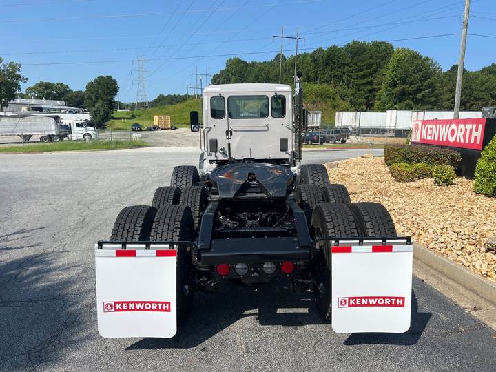 2027 Kenworth T880 Day Cab, exterior photo 3