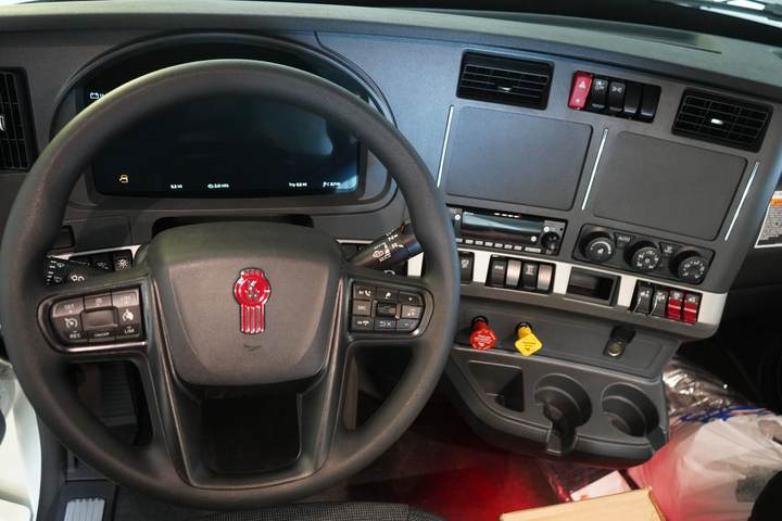 2027 Kenworth T880 Day Cab, interior photo 4