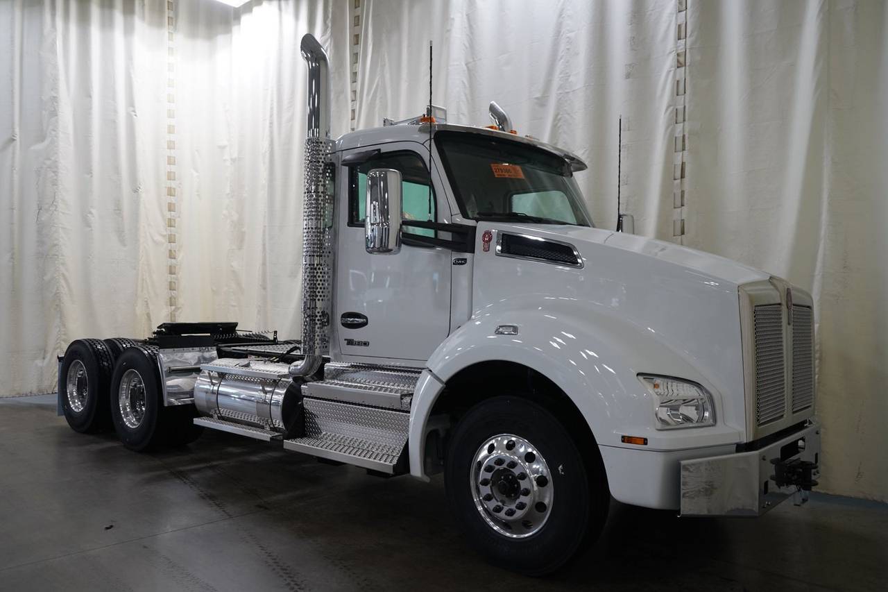 2027 Kenworth T880 Day Cab, exterior photo 1