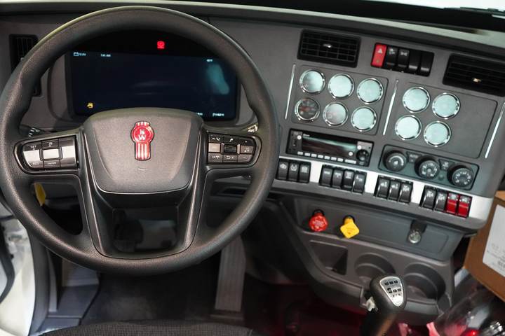 2027 Kenworth T880 Day Cab, interior photo 4
