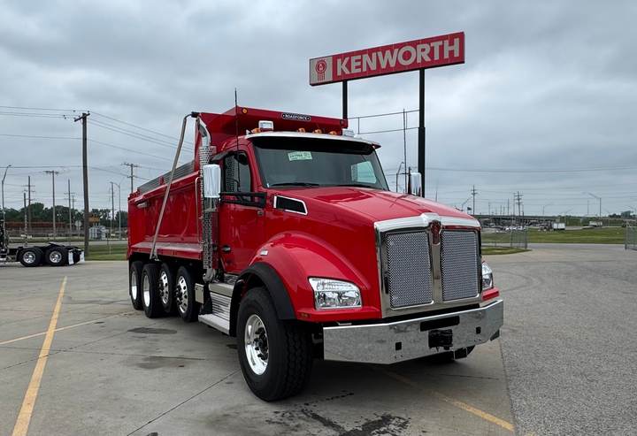 2027 Kenworth T880 Quad Axle Dump Truck, exterior photo 1