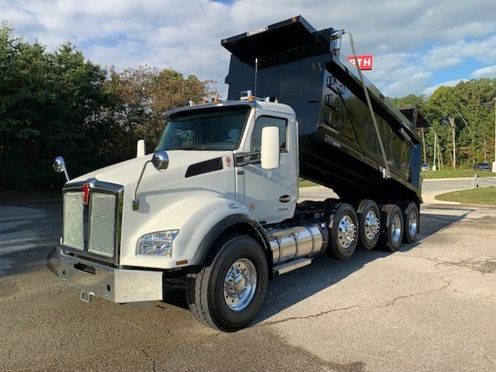 2027 Kenworth T880 Quad Axle Dump Truck, exterior photo 2