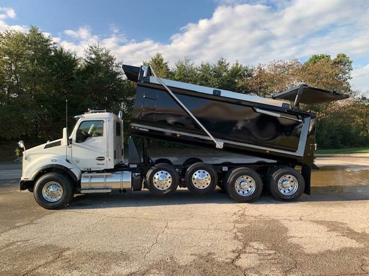 2027 Kenworth T880 Quad Axle Dump Truck, exterior photo 3