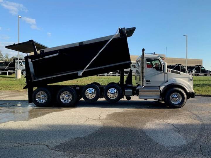 2027 Kenworth T880 Quad Axle Dump Truck, exterior photo 5