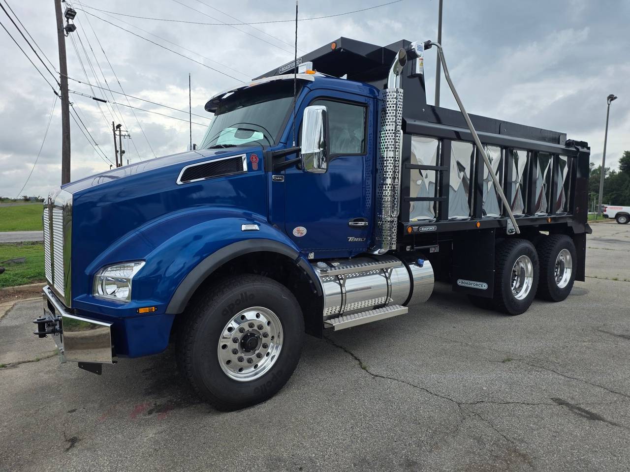 2027 Kenworth T880 Tandem Dump Truck, exterior photo 1