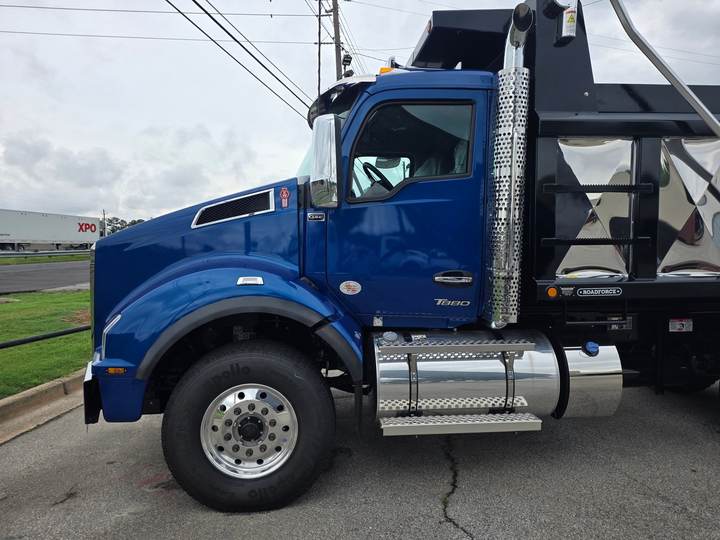 2027 Kenworth T880 Tandem Dump Truck, exterior photo 2