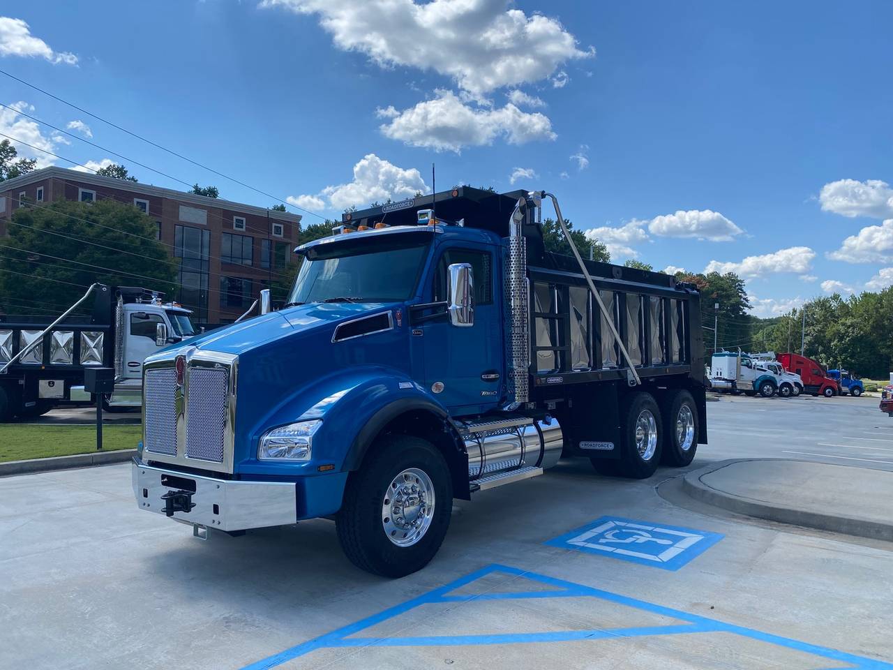 2027 Kenworth T880 Tandem Dump Truck, exterior photo 1