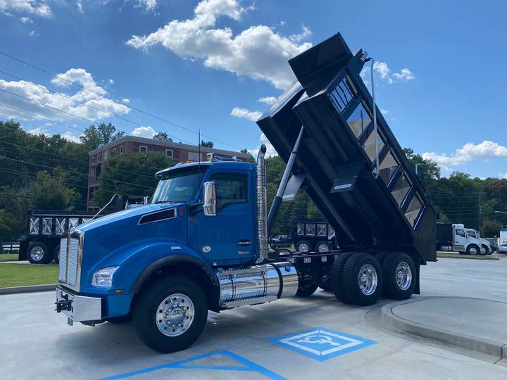 2027 Kenworth T880 Tandem Dump Truck, exterior photo 4
