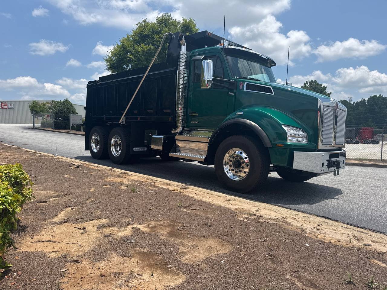2027 Kenworth T880 Tandem Dump Truck, exterior photo 1