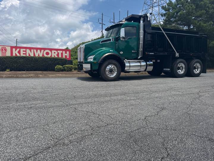 2027 Kenworth T880 Tandem Dump Truck, exterior photo 2