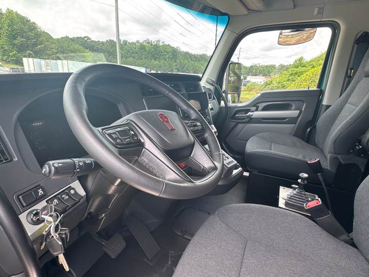 2027 Kenworth T880 Tandem Dump Truck, interior photo 4