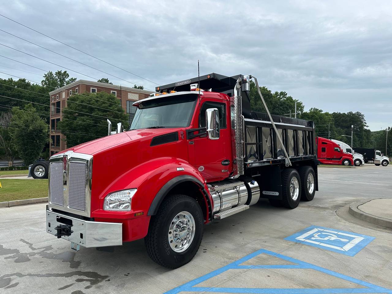 2027 Kenworth T880 Tandem Dump Truck, exterior photo 1