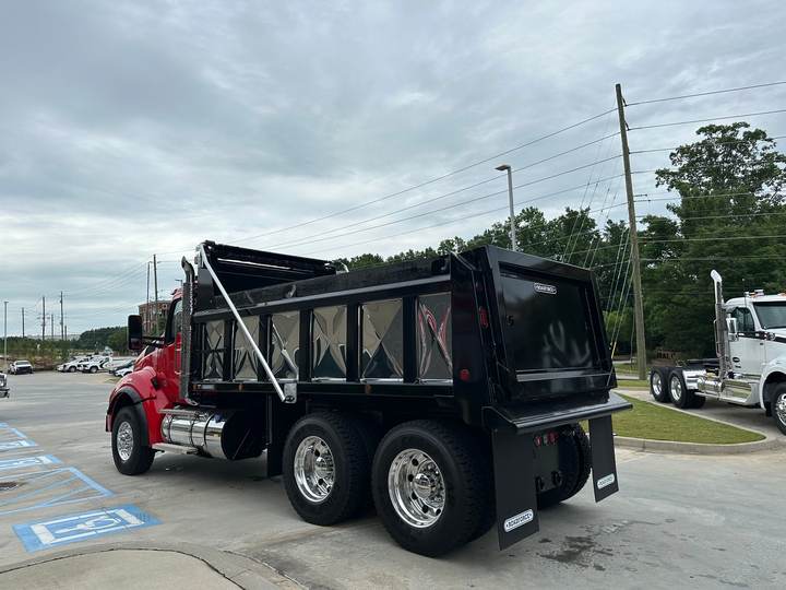 2027 Kenworth T880 Tandem Dump Truck, exterior photo 3
