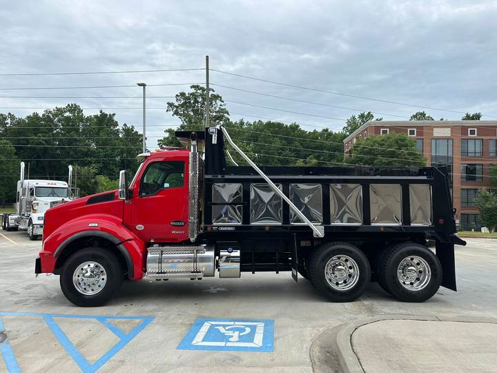 2027 Kenworth T880 Tandem Dump Truck, exterior photo 4