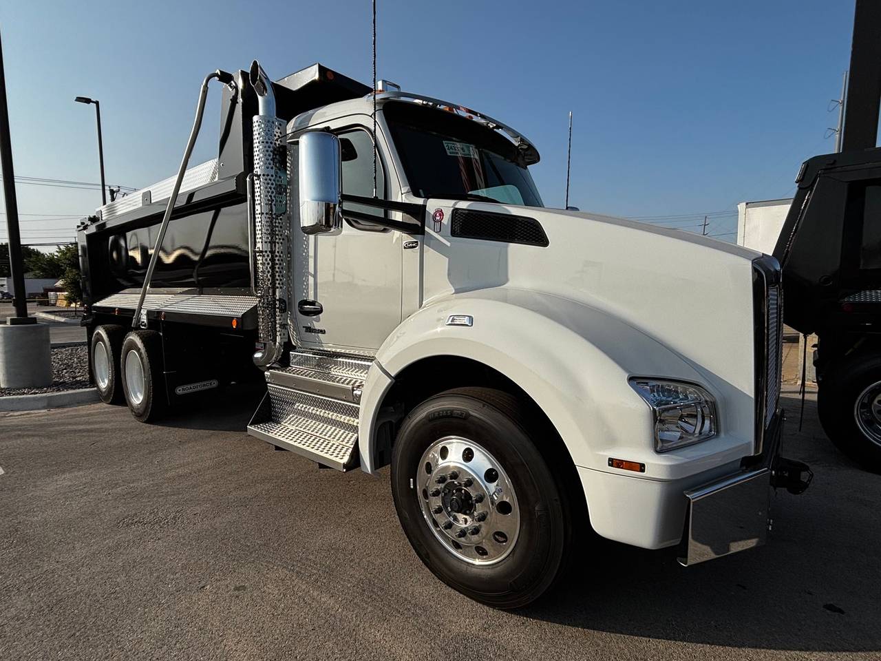 2027 Kenworth T880 Tandem Dump Truck, exterior photo 1