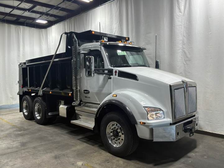2027 Kenworth T880 Tandem Dump Truck, exterior photo 1