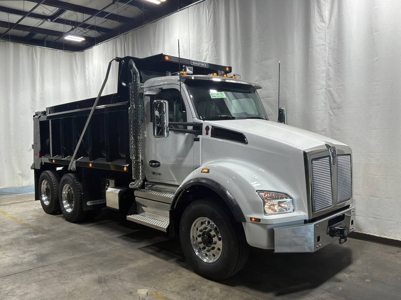 2027 Kenworth T880 Tandem Dump Truck, exterior photo 1