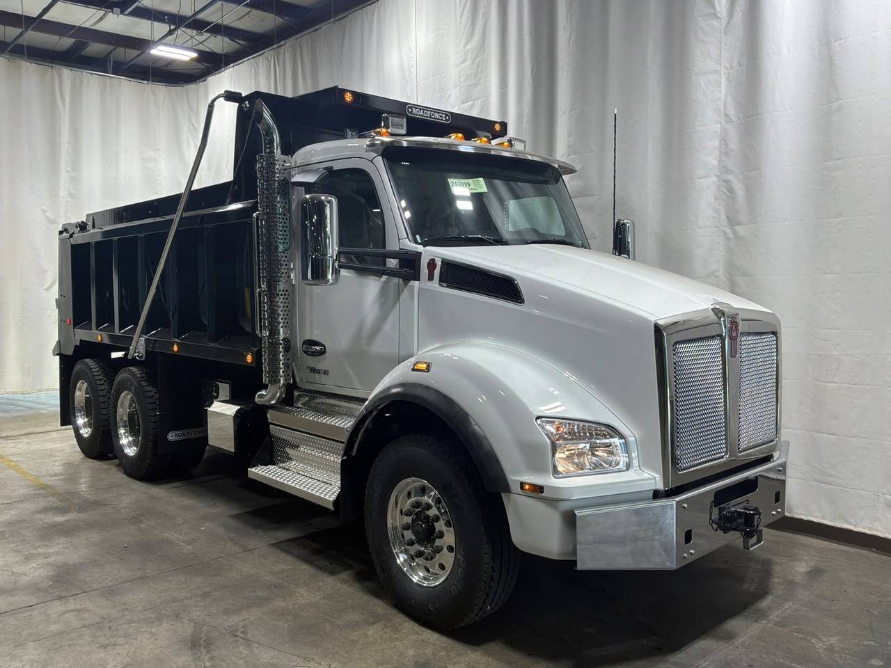 2027 Kenworth T880 Tandem Dump Truck, exterior photo 1