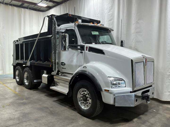 2027 Kenworth T880 Tandem Dump Truck, exterior photo 1