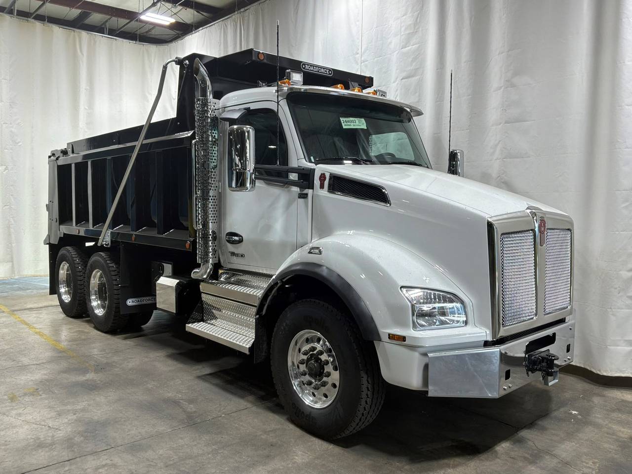 2027 Kenworth T880 Tandem Dump Truck, exterior photo 1