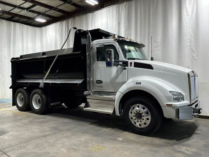 2027 Kenworth T880 Tandem Dump Truck, exterior photo 1