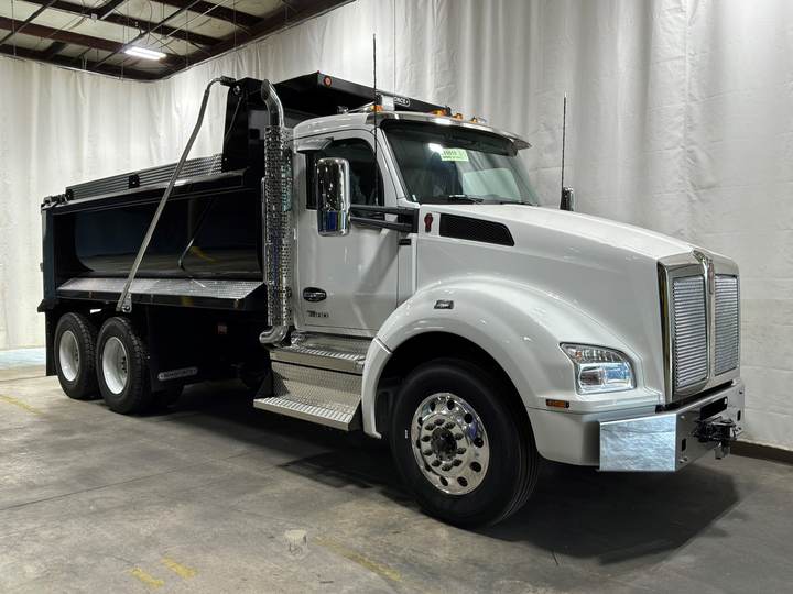 2027 Kenworth T880 Tandem Dump Truck, exterior photo 1